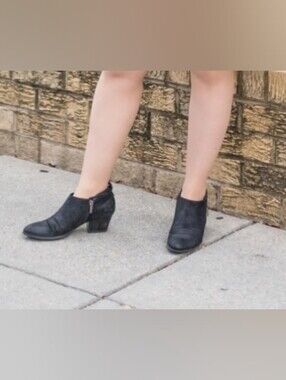 Munro Black Leather Ankle Boots Low Heel